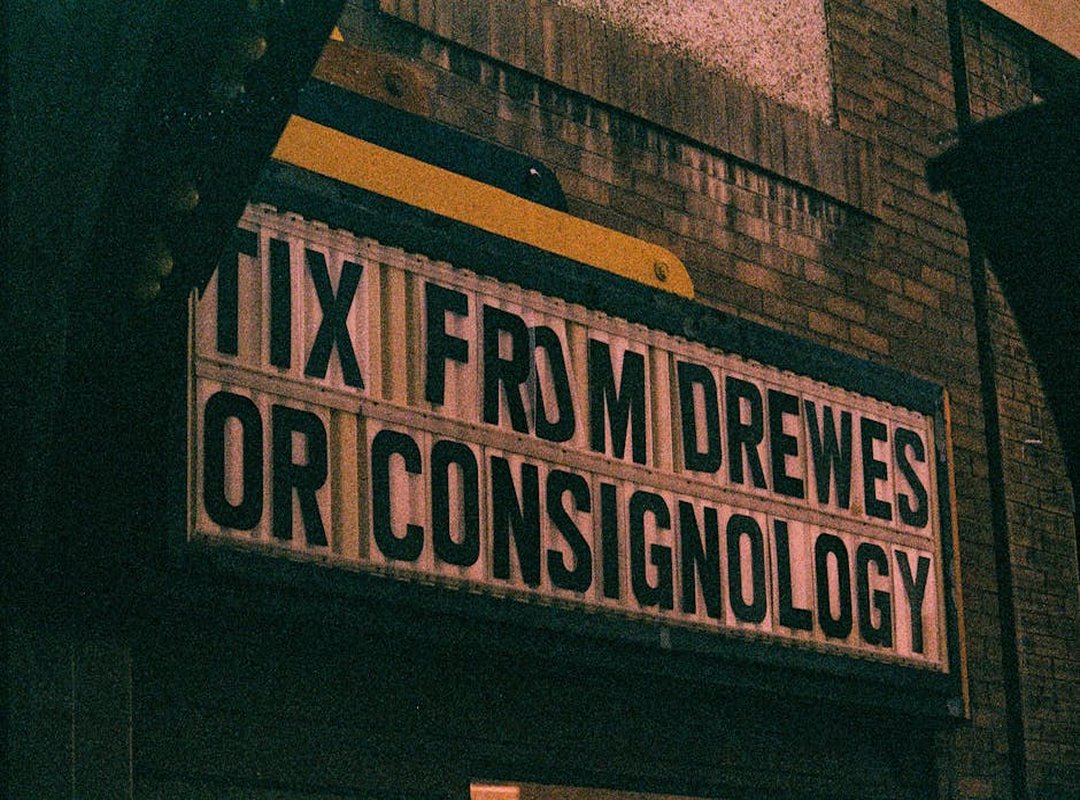 Beyond the Obvious: Exclusive Material and Color Pairings for a Timeless Look