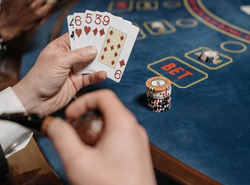 bluffing online poker
