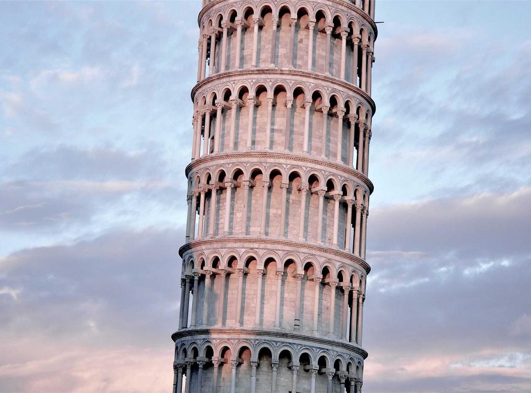 Brooke Monk and Meztelen: The Connection